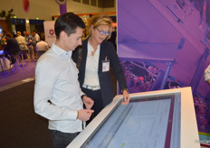 Max van den Hemel, Delphy, explains how QMS (Quality Measurement System) works to Annet Breure, HortiDaily. 